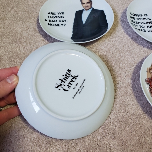NWOT Schitts Creek Plate Set - Picture 5 of 5